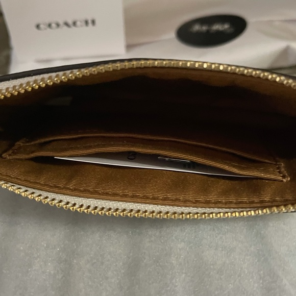 NEW COACH Corner Zip Wristlet - Picture 4 of 4